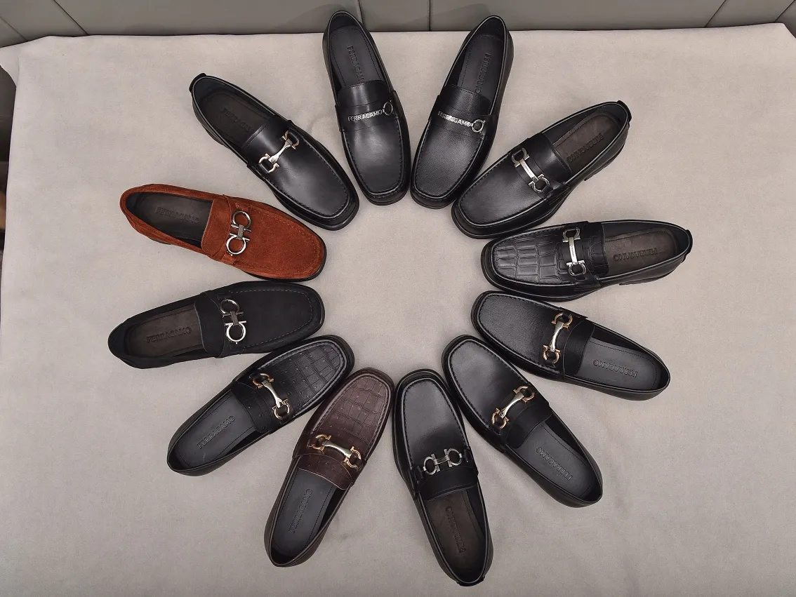 Men's shoes 💰: 500 Brand: Ferragamo Size: Men's size 38/44 (45 can be customized) Grade: Same style as the official website High-end quality men's shoes Material: Original first-layer calfskin Water-dyed cowhide lining Original outsole Style categories: Men's fashionable formal business casual leather shoes Slip-on men's shoes high-top series Young fashion European and American trends British style Casual matching Comfortable feet